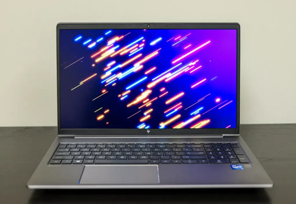 💻 HP ZBook Firefly G8 | الأداء الاحترافي في ثوب "ألترا بوك"
